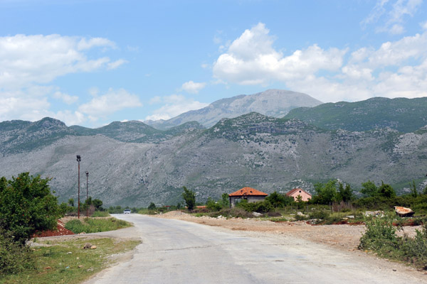 The quality of the road between Shkodr and the Montenegro border at Hani i Hotit
