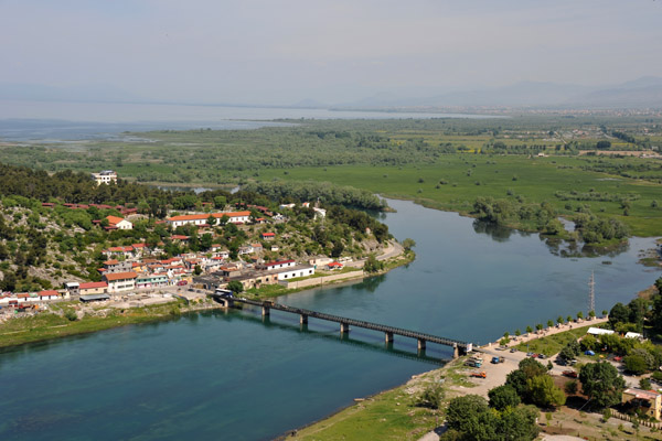 The old single lane bridge over the Bun River