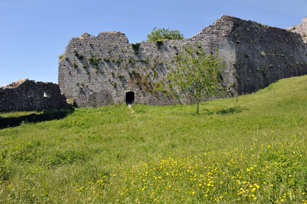 Wall between the second and third courtyards