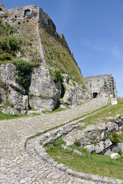 The road leading up to Rafoza Castle