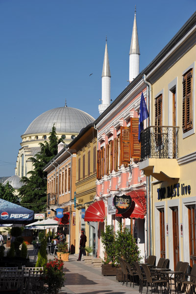Pedestrian zone with the Ebu Bakr mosque