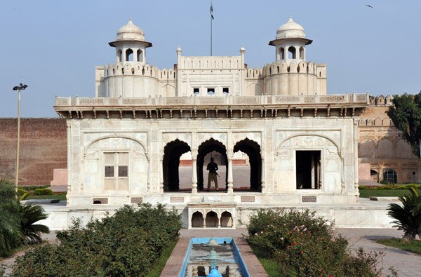 The garden was built in 1813 to celebrate the capture of the Koh-i-Noor diamond from Afghanistan