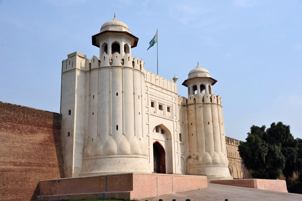 The most famous structure in Pakistan - the Alamgiri Gate built by the Mughal Emperor Aurangzeb, 1637 