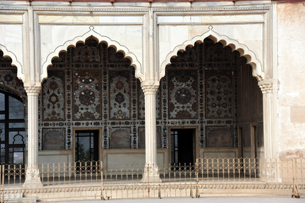 Arcade around the Inner Courtyard of the Shish Mahal