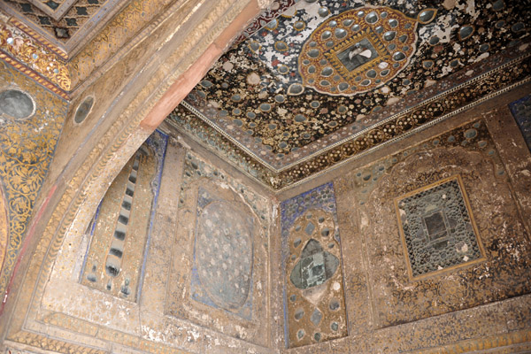 The climate does not appear to have been kind to the decorations of the Shish Mahal