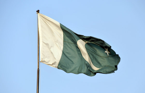 Pakistani flag, Alamgiri Gate