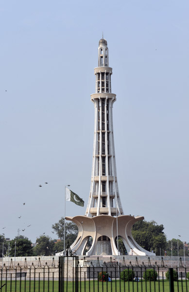 Minar-e-Pakistan, 62m tall
