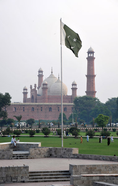 Badshahi Mosque with a Pakistani flag