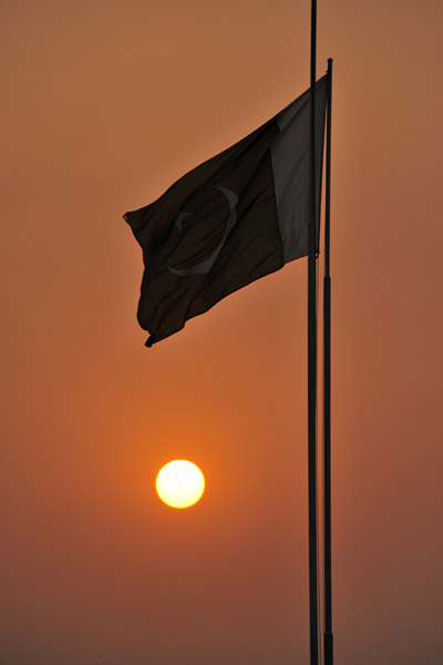 Sunset with the Pakistani flag, Iqbal Park