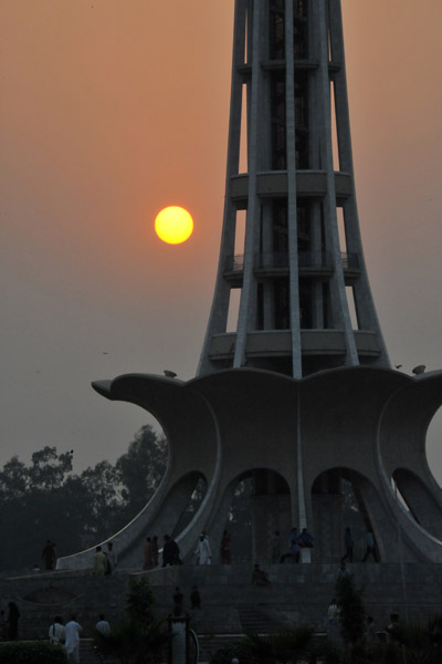 Minar-e-Pakistan at sunset