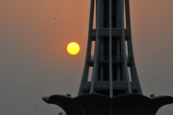 Minar-e-Pakistan at sunset