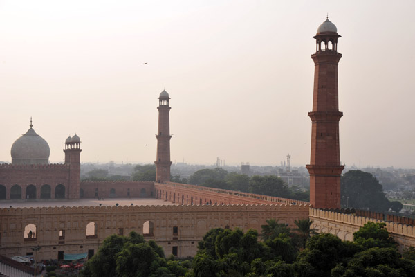 The northern minarets of Hazuri Bagh