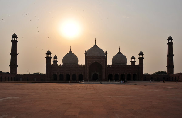 The Badshahi Mosque was the largest in the world from 1673 until 1986 