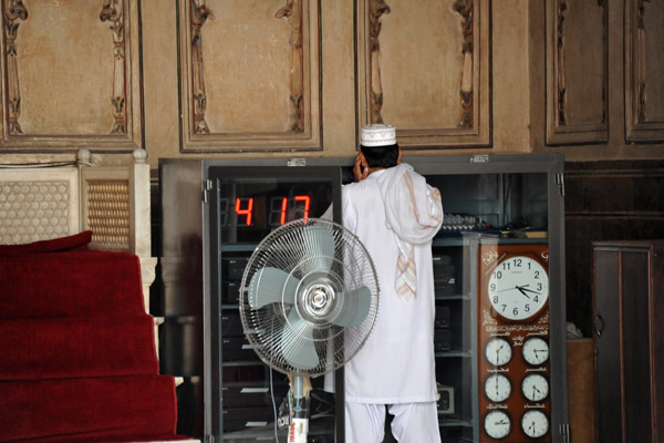 The call to prayer, Badshahi Mosque