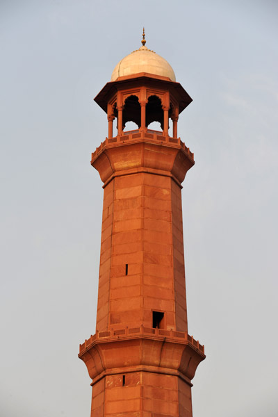 The minarets of Badshahi Mosque are taller than the Taj Mahal