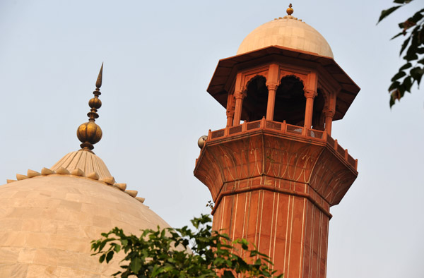 Small minaret behind the main prayer hall, Badshahi Mosque