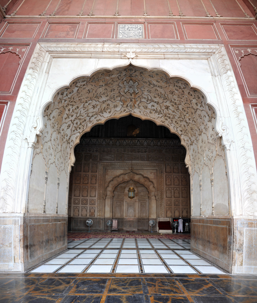 Panoramic view of the entrance to the Badshahi Mosque