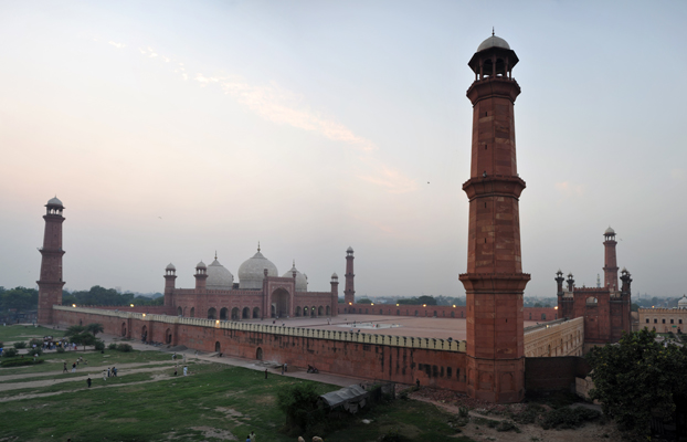 Panoramic view of the Badshahi Mosque 