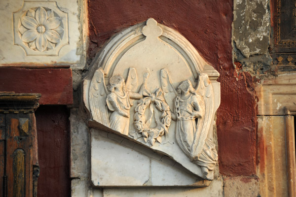 Carving with angels on one of the Haveli mansions