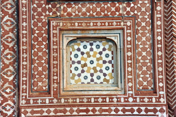 Detail of the inlaid stonework on the gate to the Tomb of Jahangir