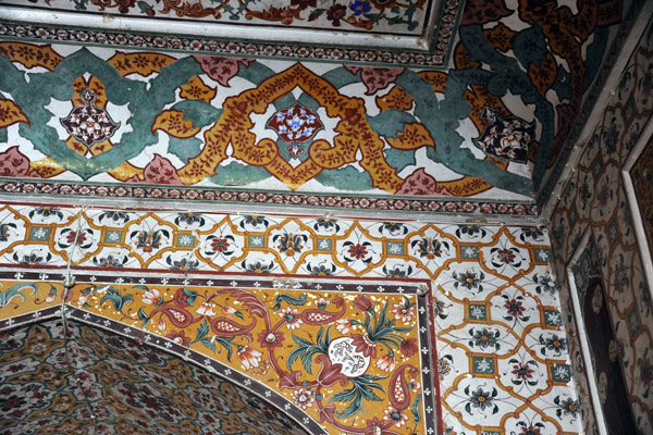 Beautiful interior of the Tomb of Jahangir, Lahore
