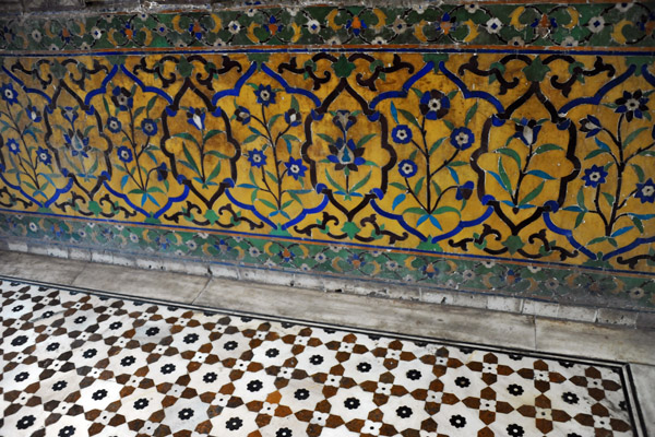 Mosaic floor and lower portion of the wall, Tomb of Jahangir