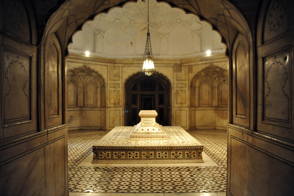 View out of a side alcove, Jahangir's Tomb