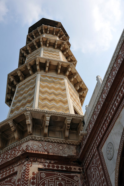Minaret of Jahangir's Tomb
