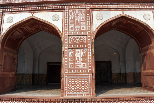 Arcade of Jahangir's Tomb