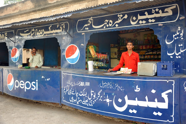 Refreshment stand at Jahangir's Tomb