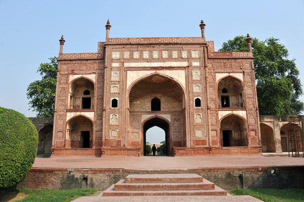 The western gate to the garden of Jahangir's Tomb