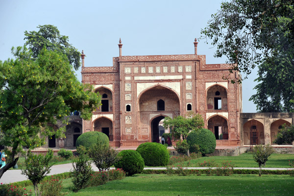 Garden of the Akbar Sarai Quadrangle between the Tomb of Jahangir and the Tomb of Asif Khan