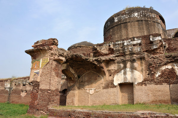 Partially ruined eastern gate to the Tomb of Asif Khan