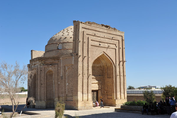 For photography, the southern facing Mausoleum of Sultan Ali is better situated