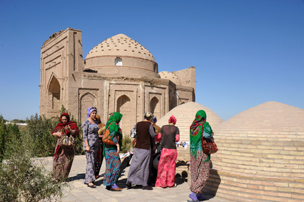 Turkmen pilgrims in Konye-Urgench