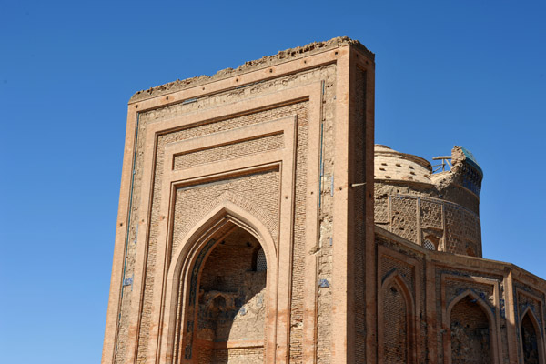 Some scholars believe Turabek Hanum is a 12th C. throne room rather than a mausoleum