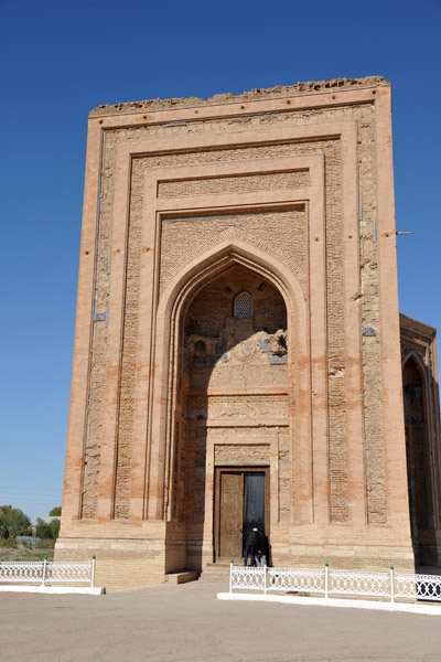 Faade of Turabeg Khanum with 21m high portal