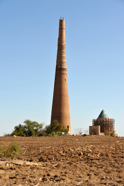60m high Kutlug Timur Minaret looks a bit like an old smokestack