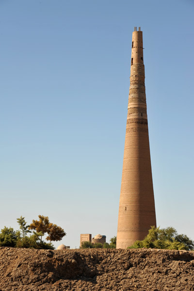 Looking back at the Gutlug Timur Minaret