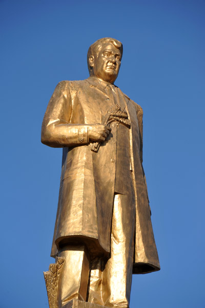 There are hundreds of golden statues of Turkmenbashy throughout the country