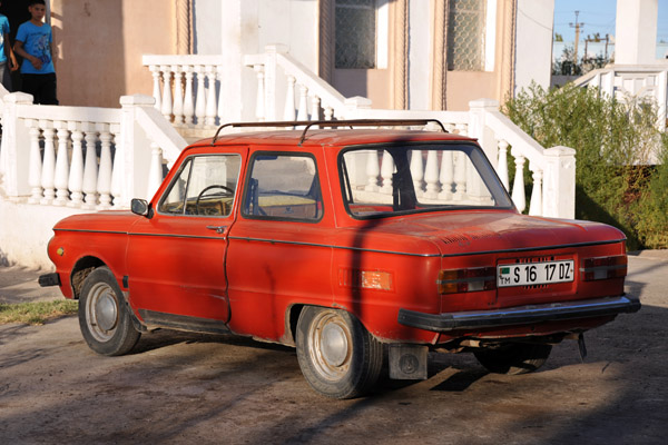 An old Soviet-era car, Dashoguz