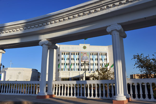 The provincial government building from the Turkmenbashy statue