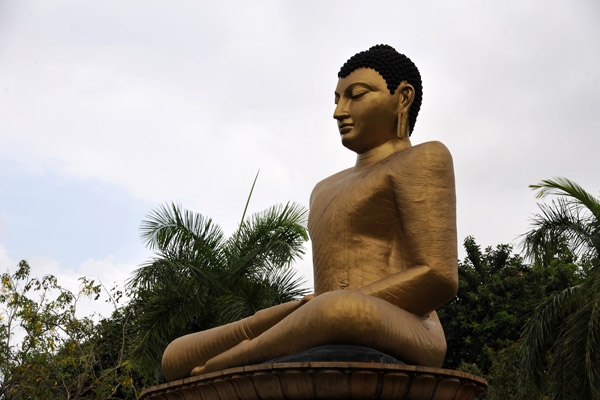 Seated Buddha, Viharamahadevi Park