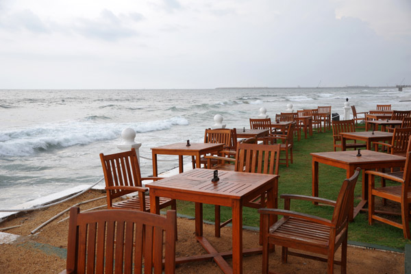 Galle Face Hotel, waterside dining