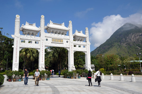 The Second Gate - Po Lin Monastery