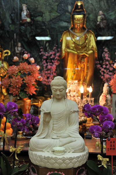 A miniature Buddha, Po Lin Monastery