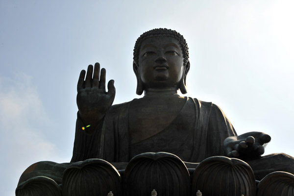For better photos, visit the Tian Tan Buddha in the morning