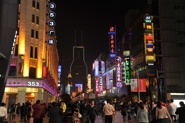 Nanjing Roat at night