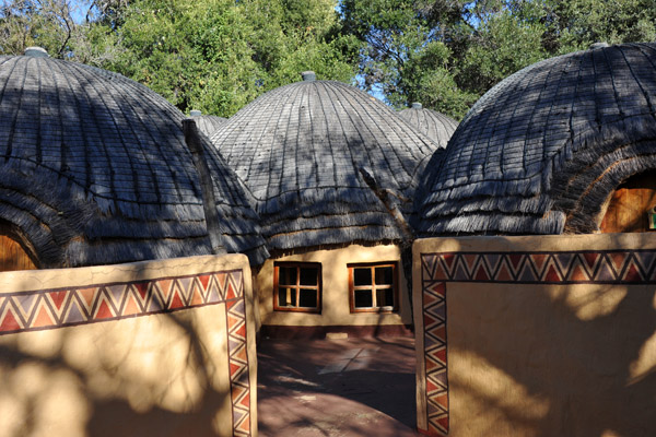 Zulu Village Accommodation, Lesedi