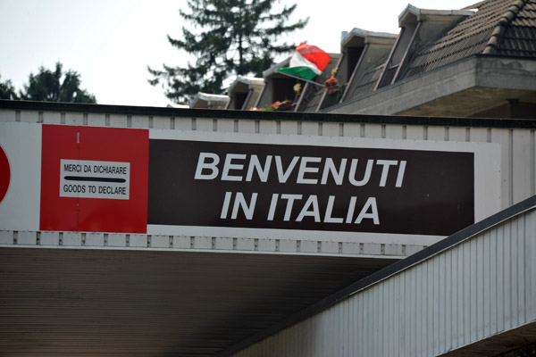 Benvenuti in Italia - Switzerland-Italy border at Lugano